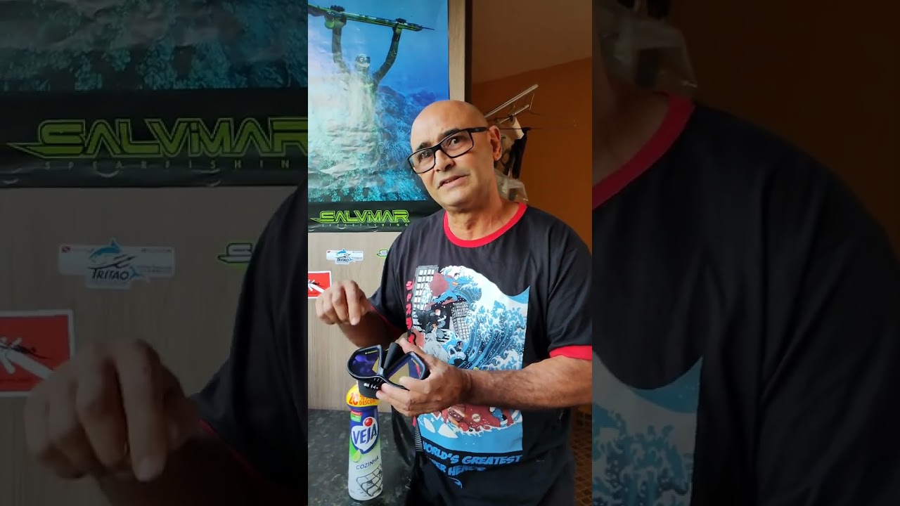 Ensinando a limpar máscara, antes do primeiro uso, para não embarçar.