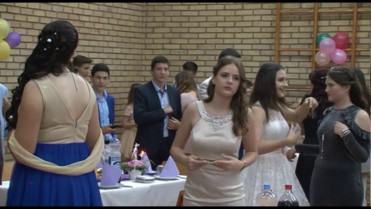 Učenici osmog razreda u Crepaji proslavlili matursko veče