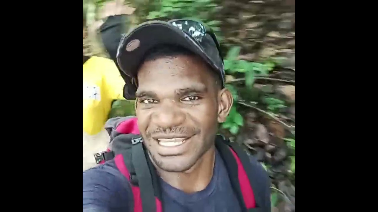 Berjalan kali ini ke Danowage yg terletak di Papua Selatan Korowai Batu...