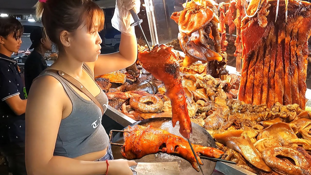 Crispy Skin! MUST-TRY Roasted Pork Leg! Cambodian Street Food