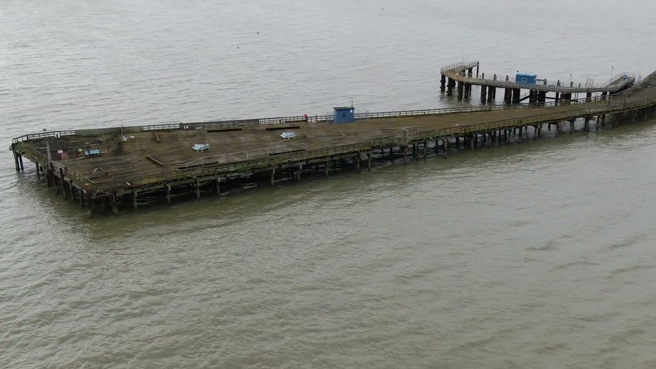 Walton Pier rotting - 24 February 2026