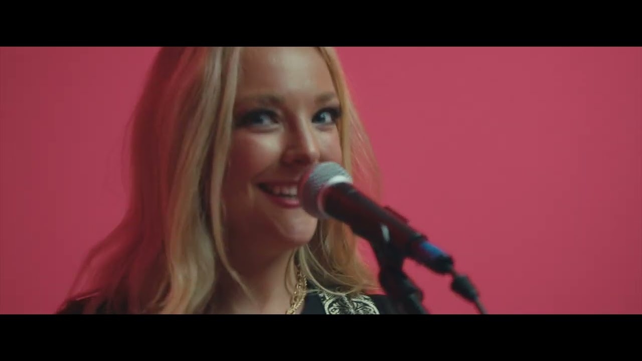 American Blonde - You Look Better On The Way Out (Official Music Video)