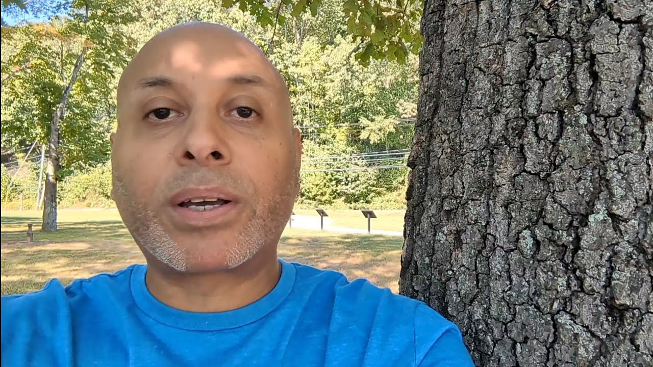 @calroach1 SUNSHINE SHOULDERS A SCAMMER? @FamilyManInParadise 