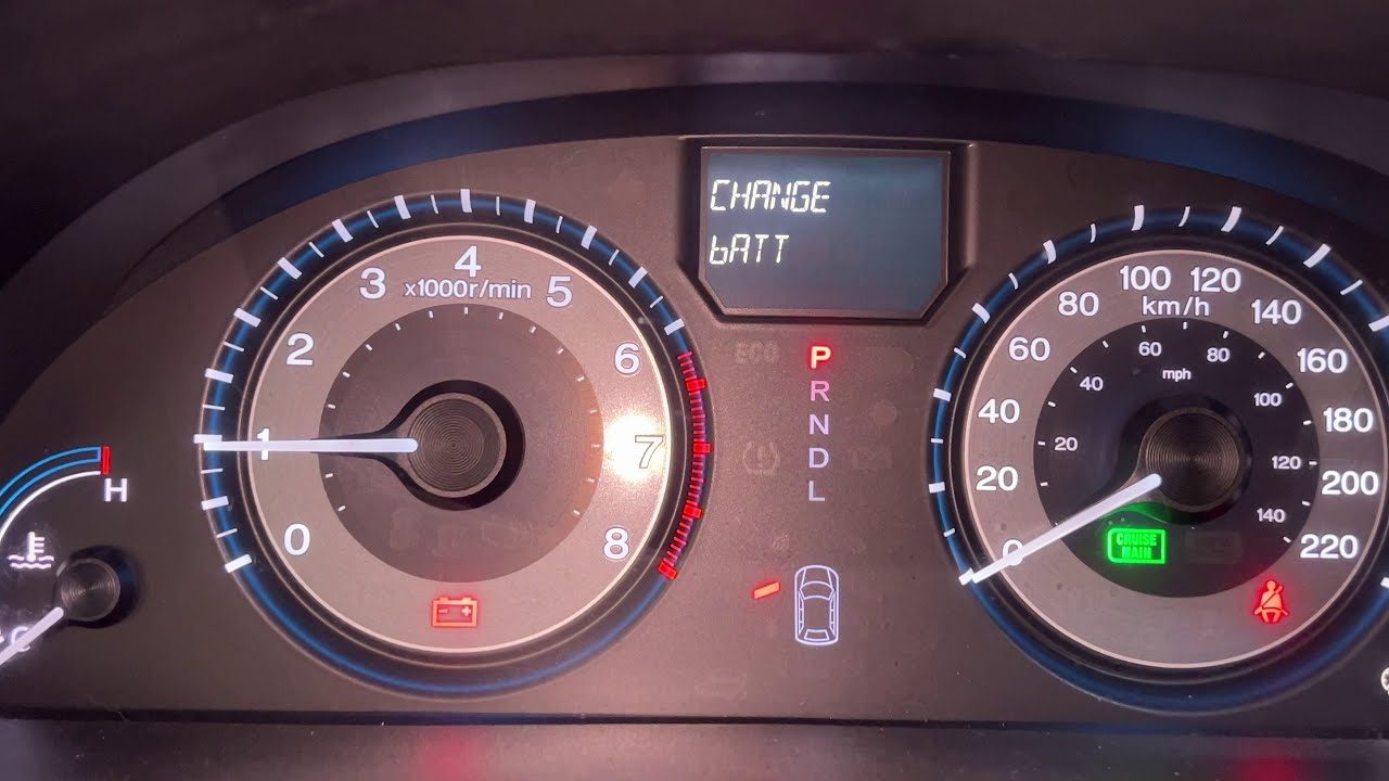Honda Odyssey 2011 г., индикатор замены аккумулятора горит