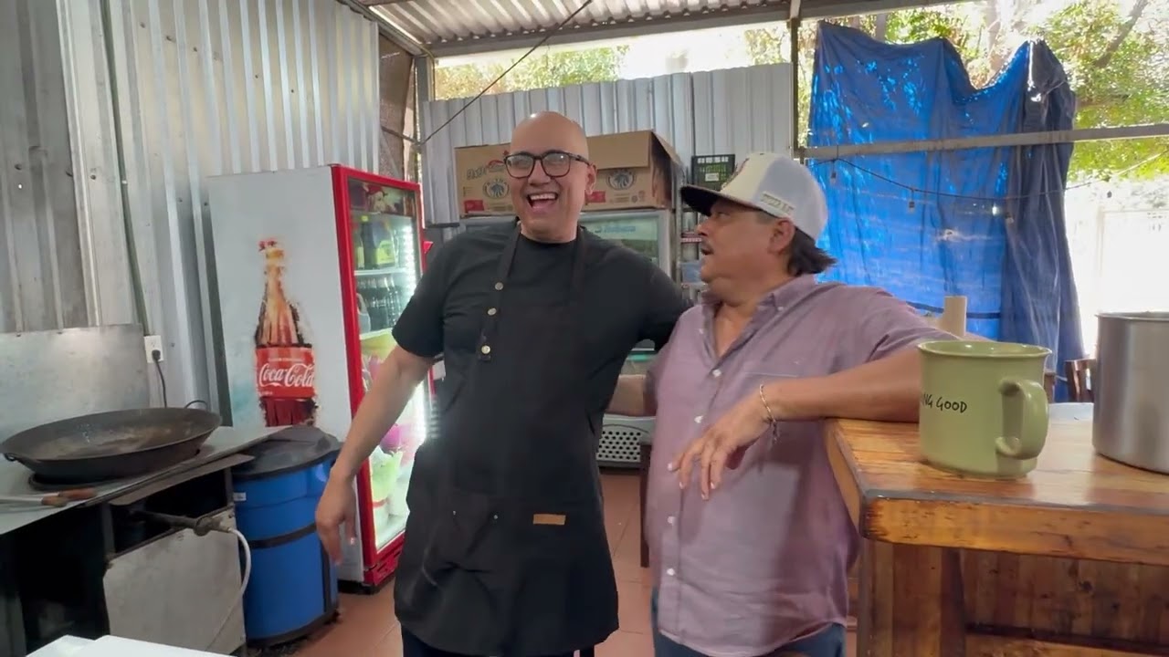 Pasamos al changarro de cocinero Manuel y les preparo de todo a los sementales comieron al llene 