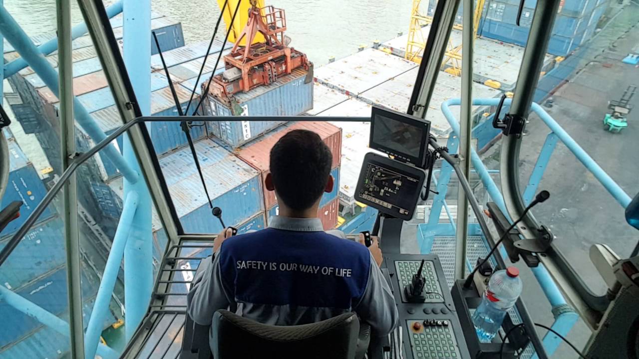 PT. AKR CORPORINDO (AKRA) Training Bongkar Muat Container