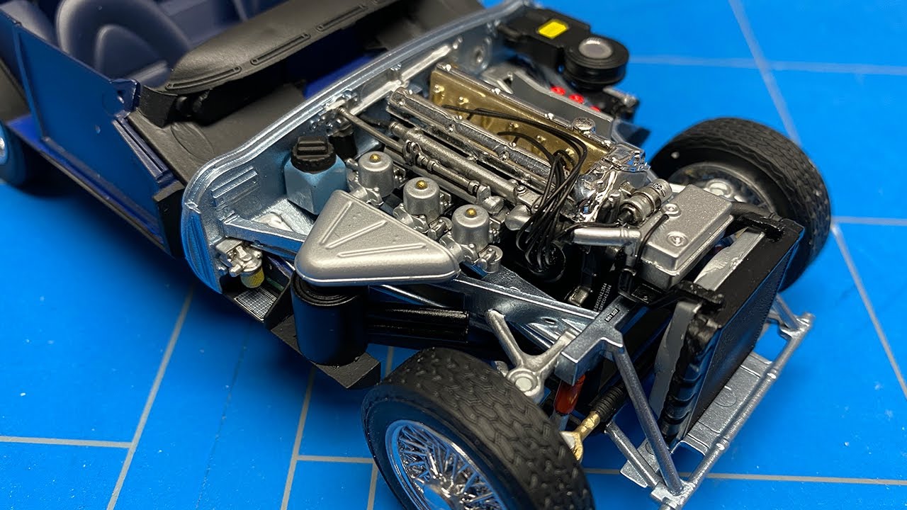 Revell: Jaguar E-Type, часть 4, двигатель и шасси