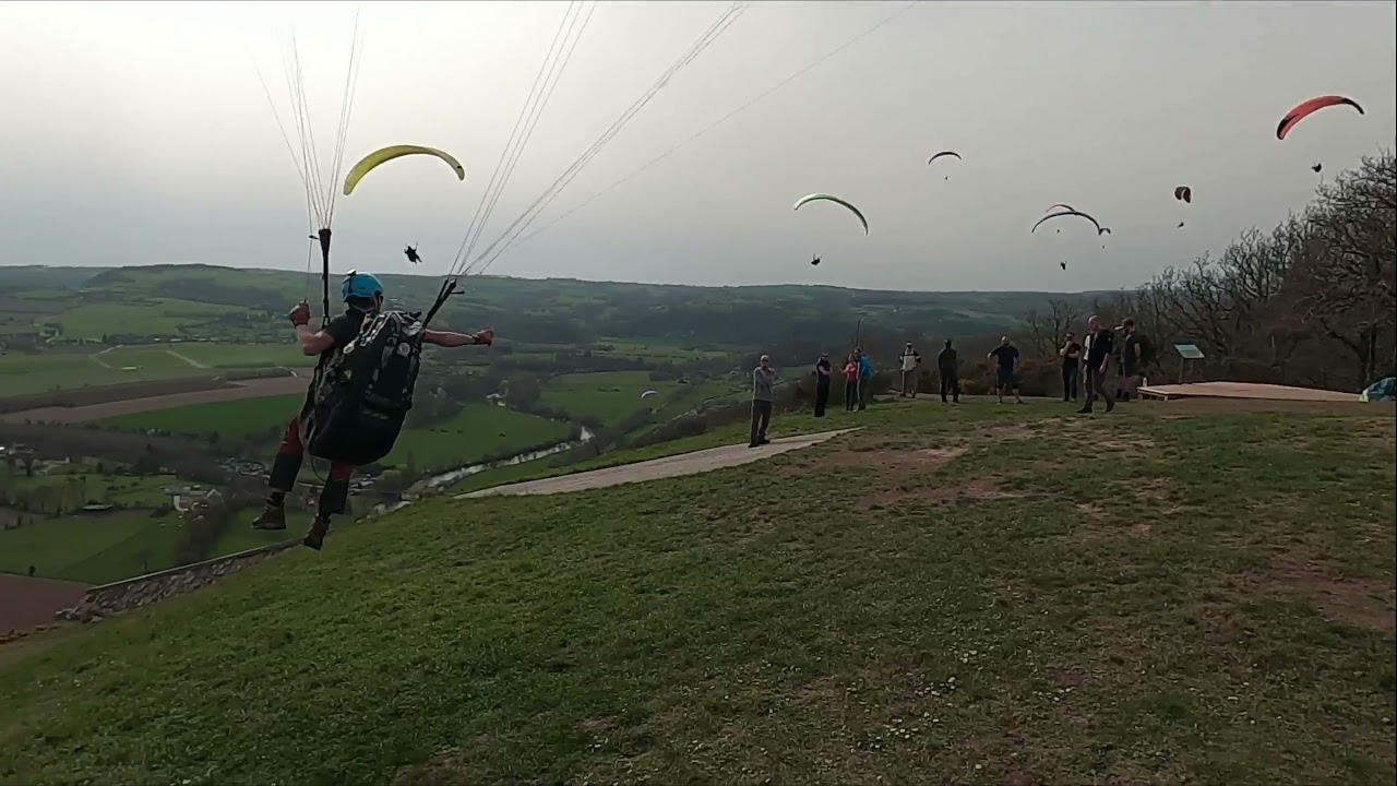 vol 142- 143 à Clécy /St Omer. belle journée de vols en parapente, avant d'être confiné.