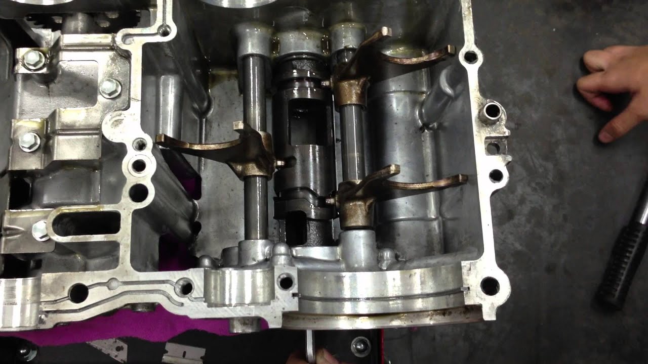 How to work  M109R gearshift fork