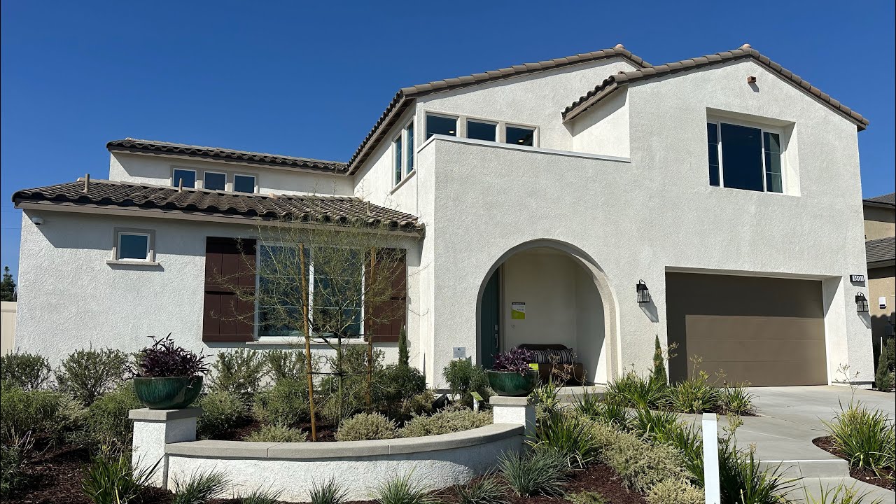 Inside Plan 4 at Meadowlark | Tri Pointe Homes in Redlands, CA