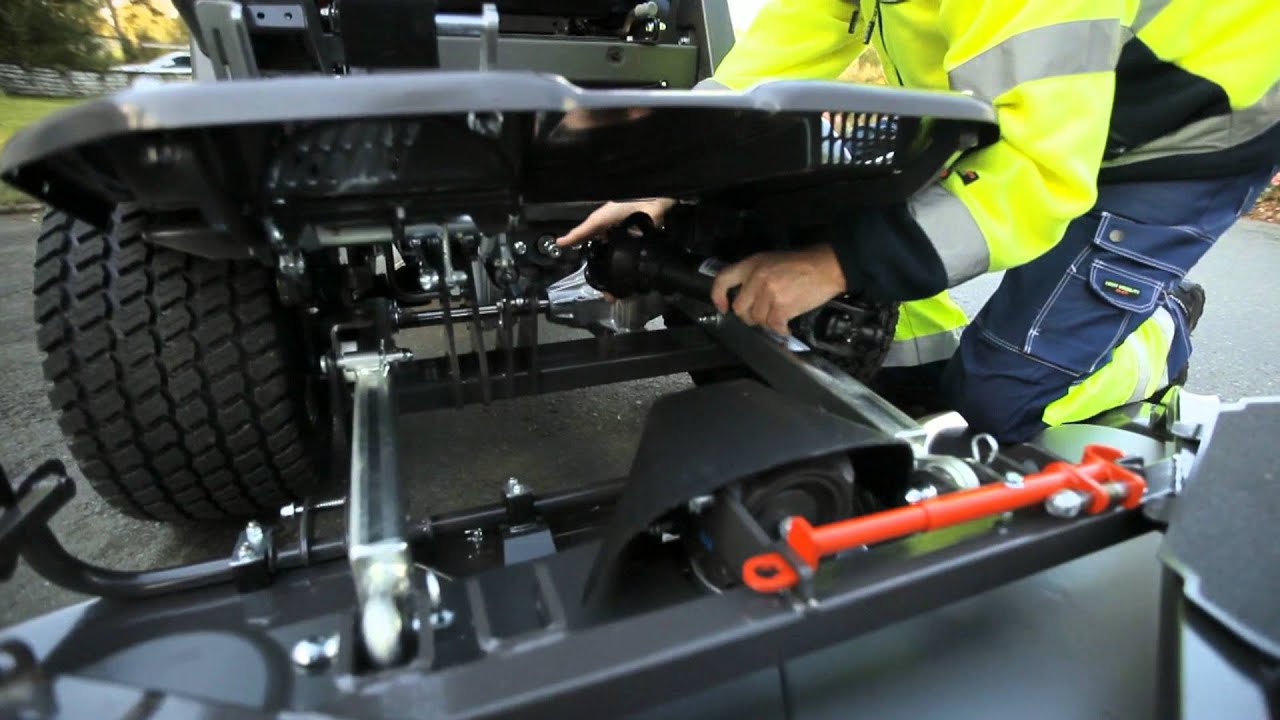 Husqvarna P 525D - how to attach the cutting deck Combi 155