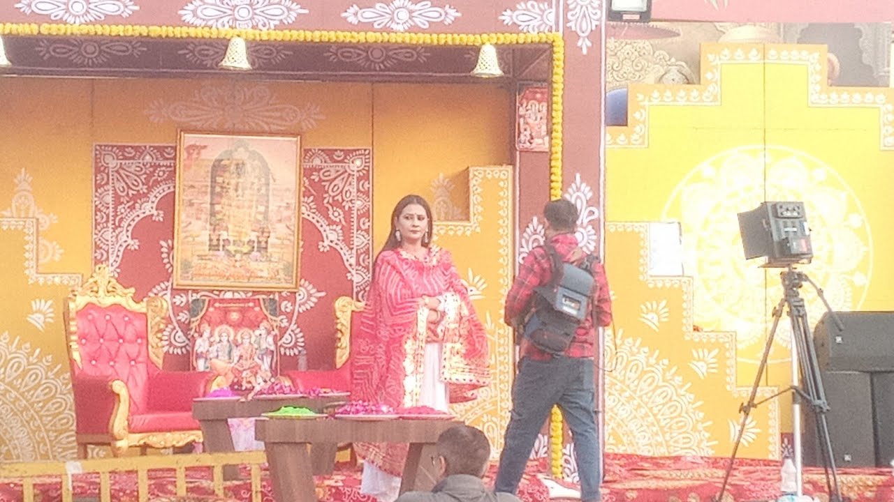 लता मंगेशकर बागेश्वर धाम स्टेज पंडाल हिल गया देखिये विडियो |