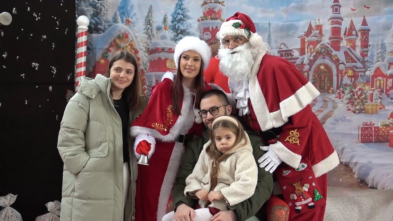 Vlasotince: Podela novogodisnjih paketica za najmladje