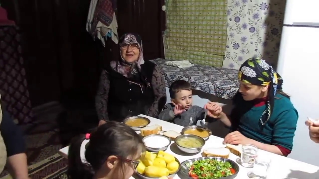Akşam yemeği Keşkek ve kuru fasulye