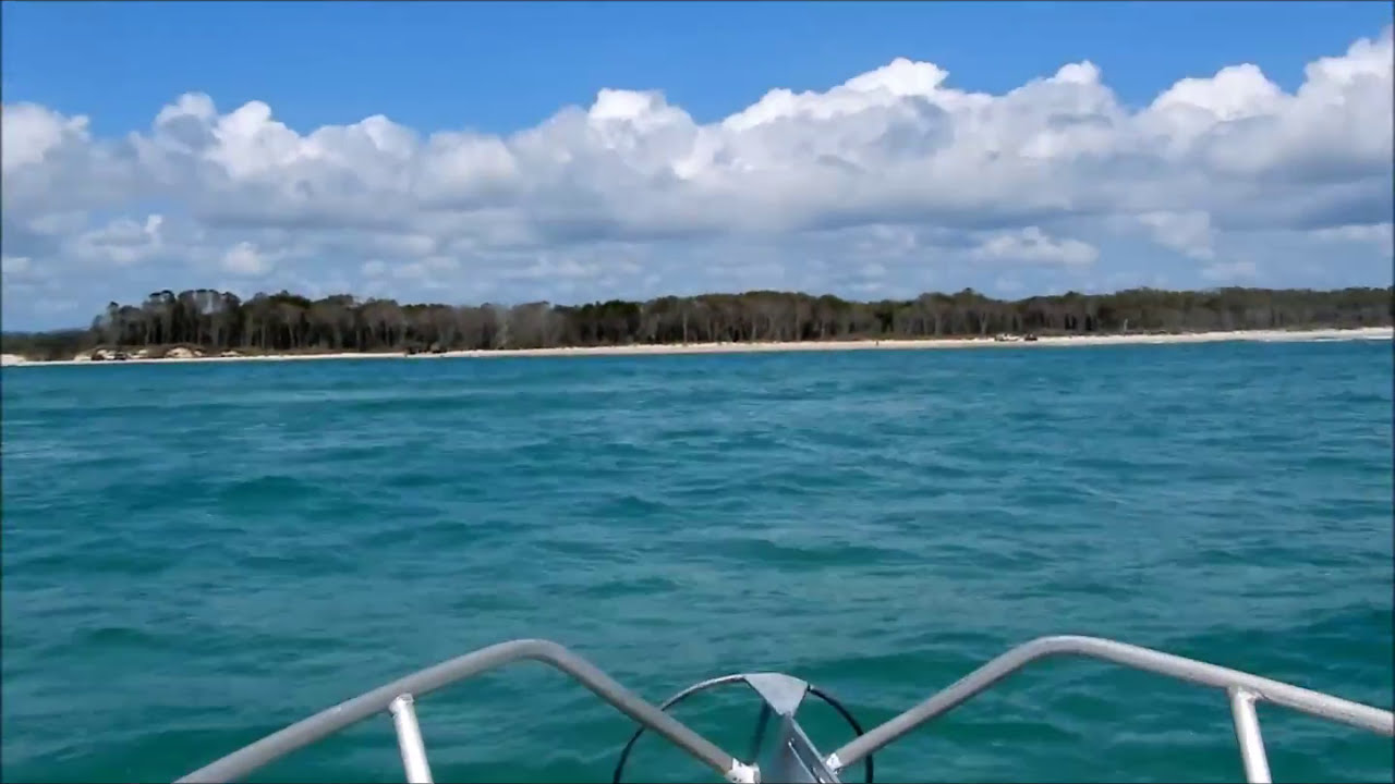 Smashing the Noosa Bar in a Clark Aluminium Boat (Return trip)