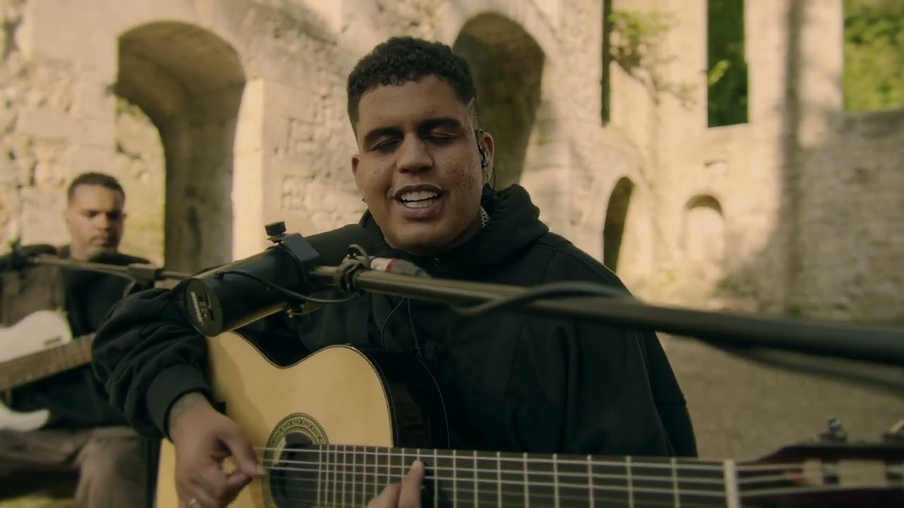 Legado - A Fila Anda / Como Ningu&eacute;m D&aacute; (Ac&uacute;stico em Paris)