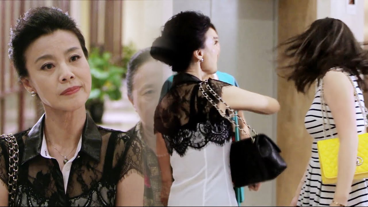 妻子發現小三懷孕，竟帶人當眾怒打小三，下一秒小三流產！#cdrama