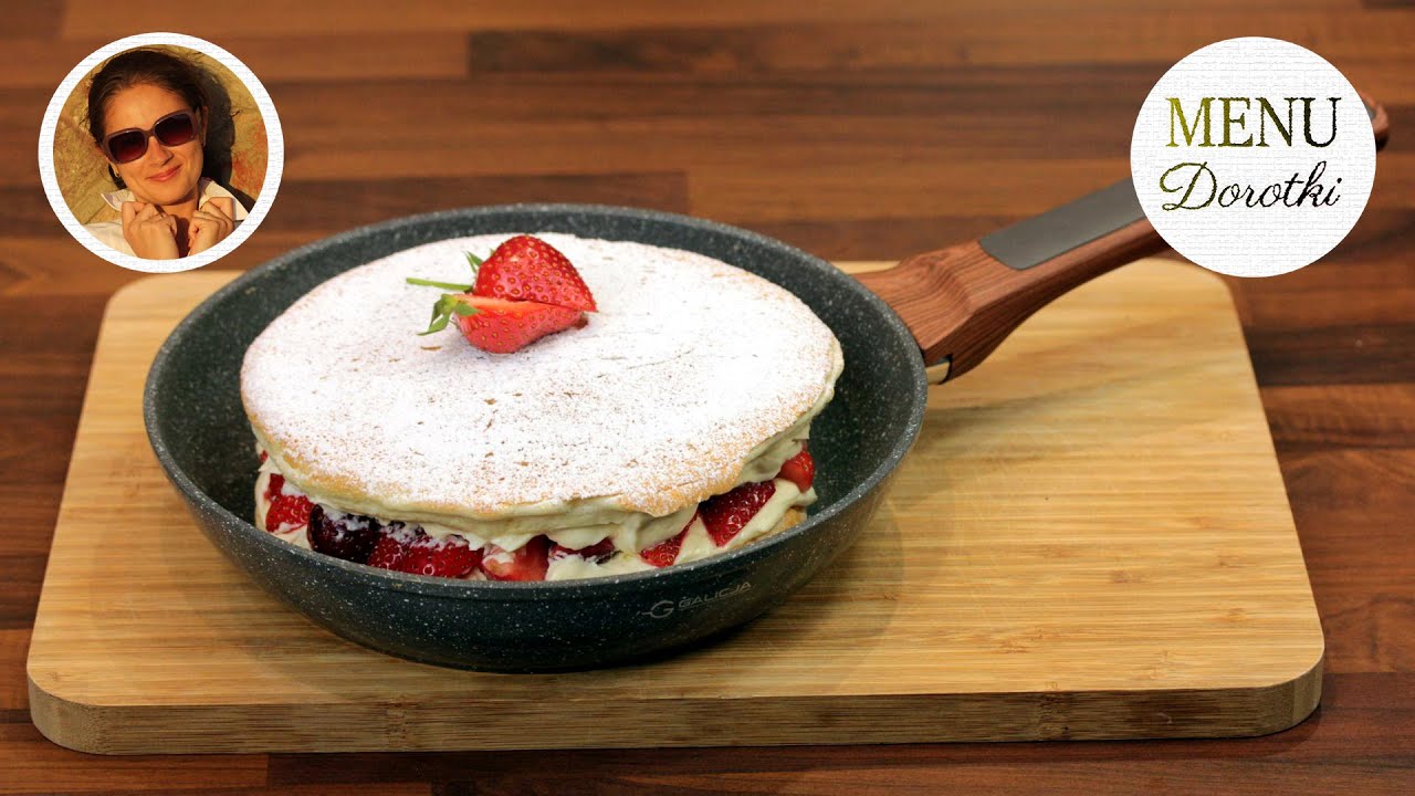 Ciasto z patelni z truskawkami i kremem. Przepis na delikatny omlet biszkoptowy. MENU Dorotki