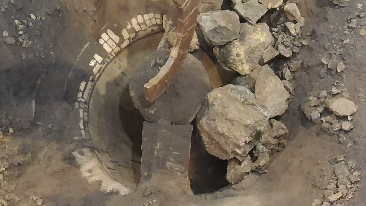 BOULDER JAMMING IN 1600 TPH KOBELCO GYRATORY CONE CRUSHER II CLEARED BY CAPACITY 80 TON EOT CRANE II
