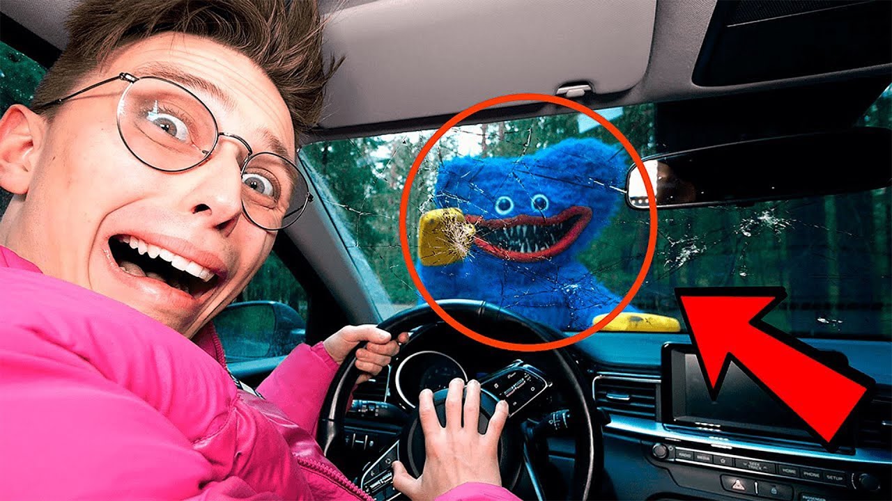 Lorsque votre drone aperçoit HUGGY WAGGY sur la route fantôme, N'essayez pas de le dépasser !