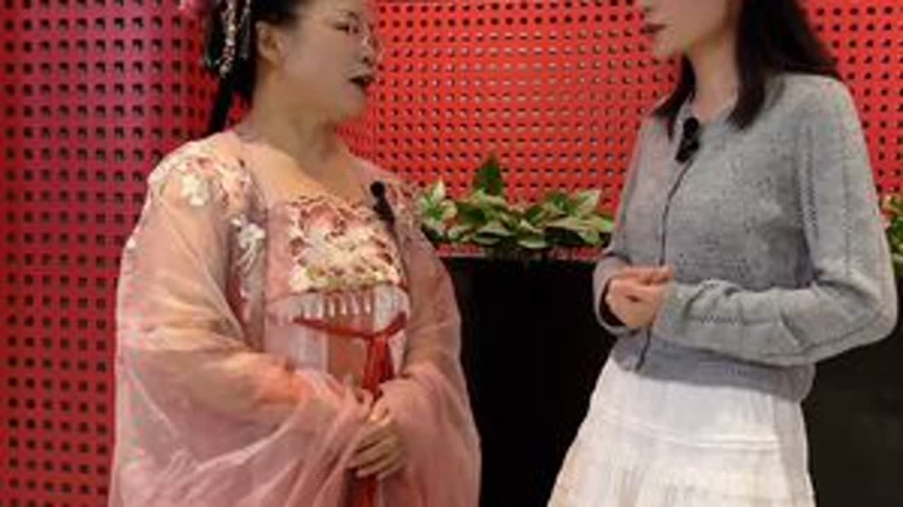 姐姐来西安的第一件事就是找词穷对诗，真的太感动了#对诗 #文化 #传统文化 #汉服 #西安