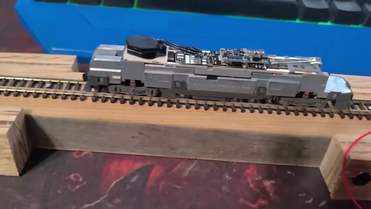 N scale KATO P42 with ESU LokSound install