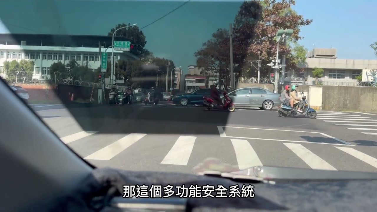 頂級三菱coltplus 最新HUD原廠抬頭顯示器具有21種語音(手煞車未放下 車門未關妥 速控鎖 灯光防衛照明尋車) 及停車開門警示(低電壓警示 )  這個價格值不值得加裝￼額外21種特殊功能的說明