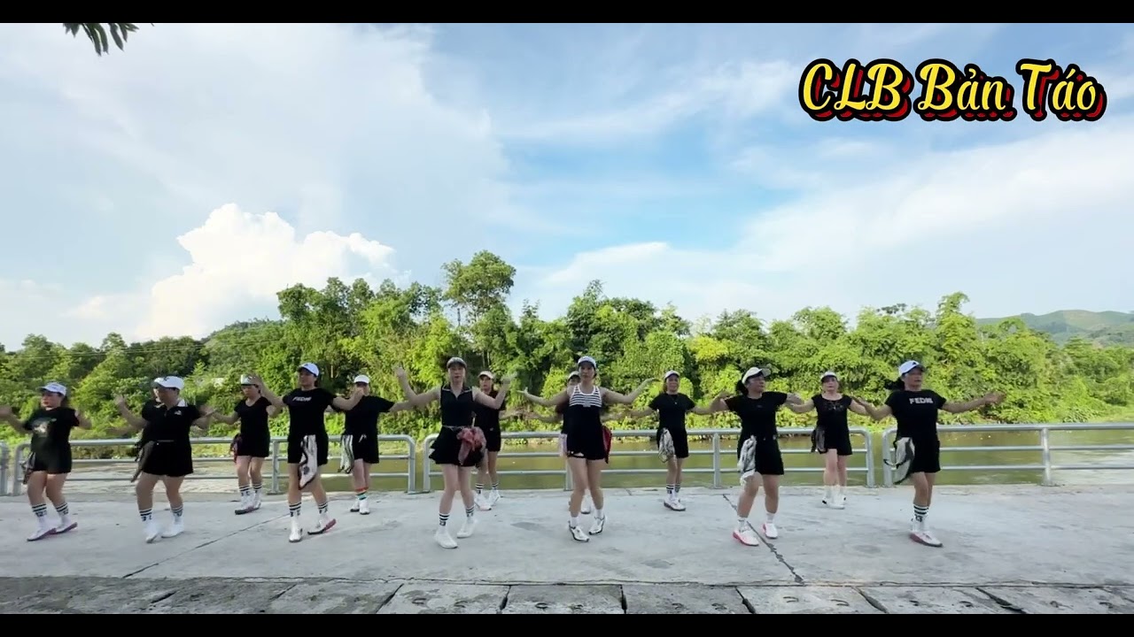 NỤ CƯỜI CỦA EM RẤT ĐẸP-Shuffle dance CLB Bản Táo