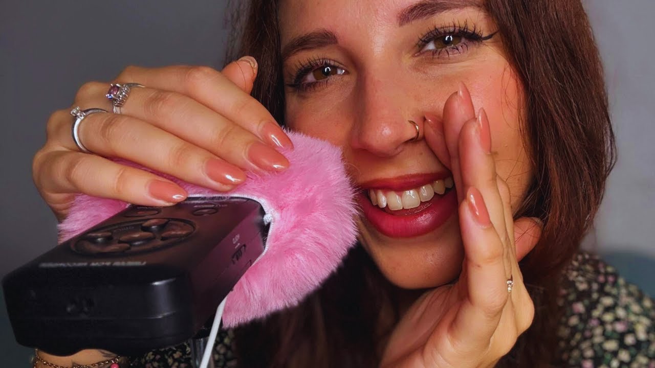 ASMR ITA | Mic Brushing & Camera Touching ✨ Soft Spoken + Whispering per rilassarti