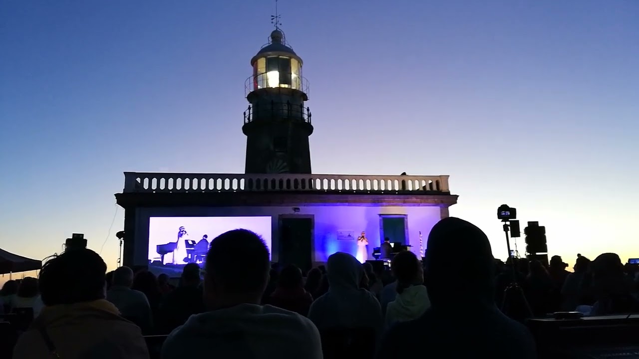 Pasión Vega, Camariñas e Lucía (de Serrat). Corrubedo,  Concertos na Fin do Mundo. 30 de Xullo 2022