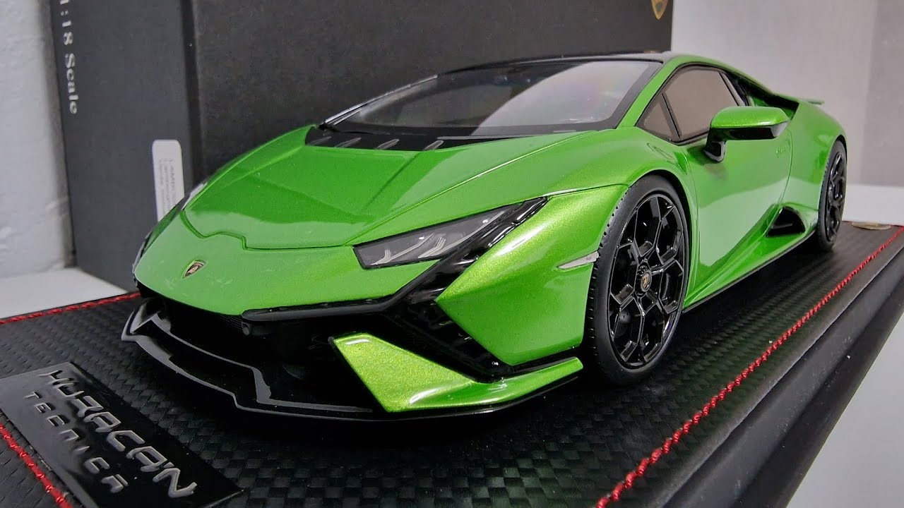 Lamborghini Huracan Tecnica MR Collection 1:18 scale model