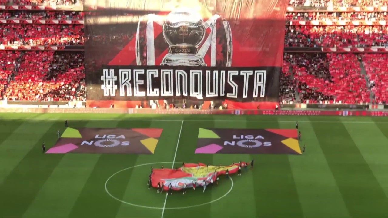 Ser Benfiquista sung by the fans prior to Benfica v Sporting 8/25/2018