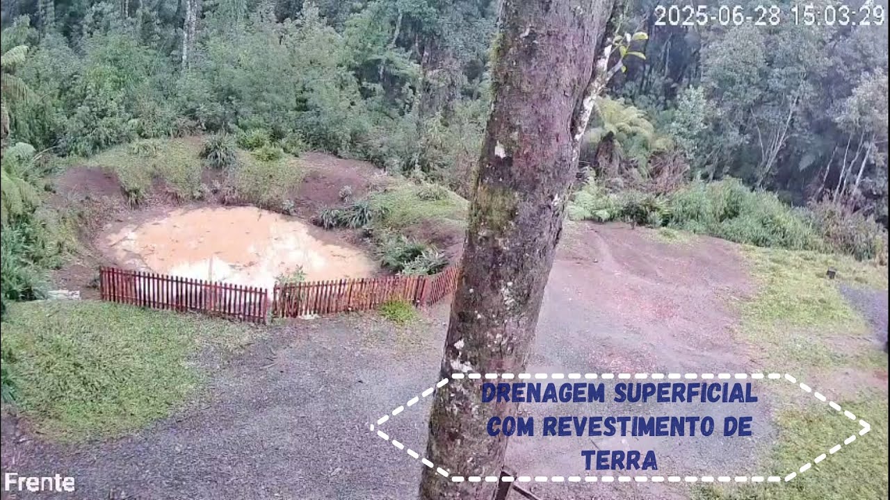Drenagem superficial com revestimento de terra e coleta de água de chuva