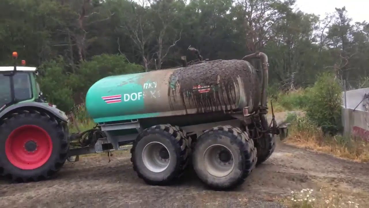 Spreading with several wagons