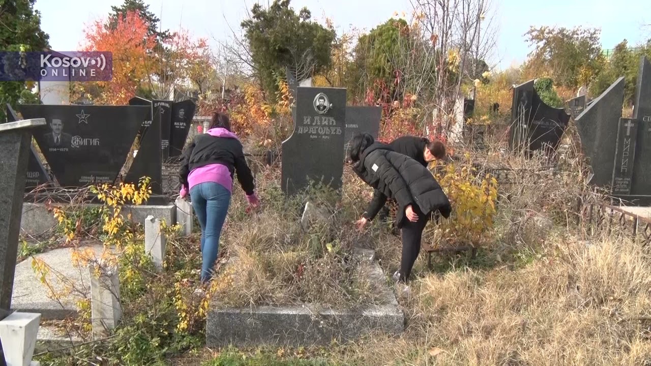 Zadušnice na pravoslavnom groblju u Prištini