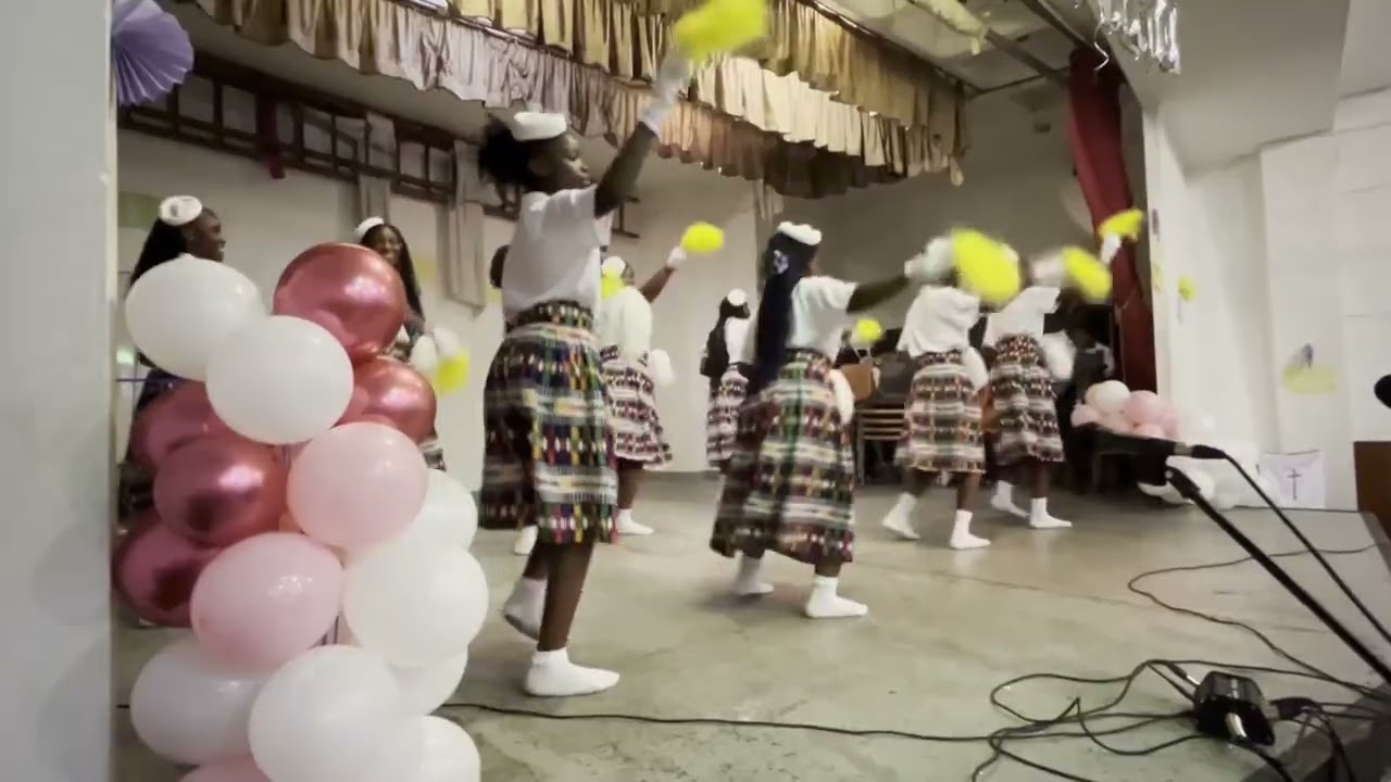 CELEBRATION _DE_LA_FERMETURE_PAR_LE_GROUPE-GYMNIQUE_ECODI_FRANCE