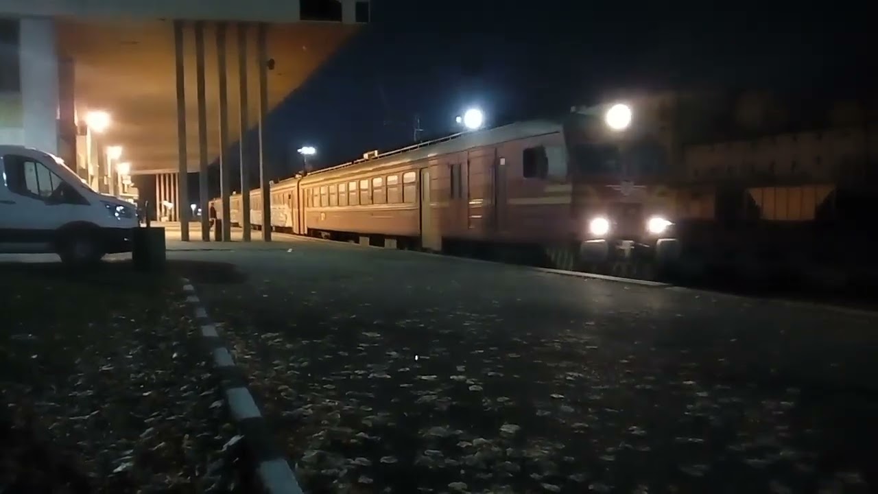 КПВ 70205 от Берковица за Мездра с ЕМВ 32 131/132 на гара Враца