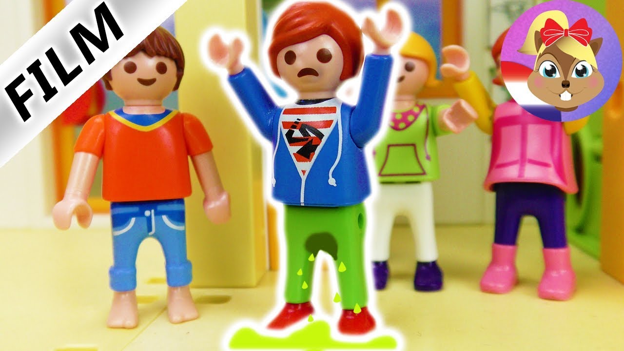 Playmobil video Nederlands - JULIAN DOET HET IN ZIJN BROEK! NIEUWELING IN DE OPVANG