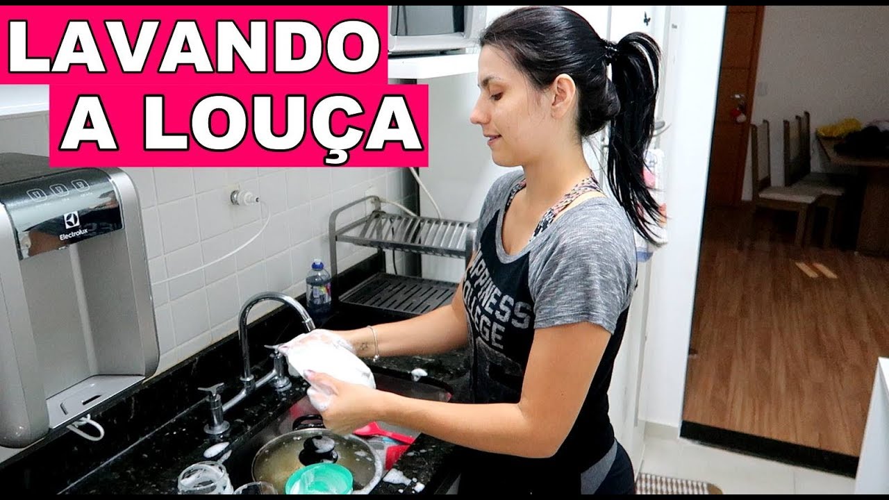 LAVANDO A LOUÇA E CONTANDO AS NOVIDADES