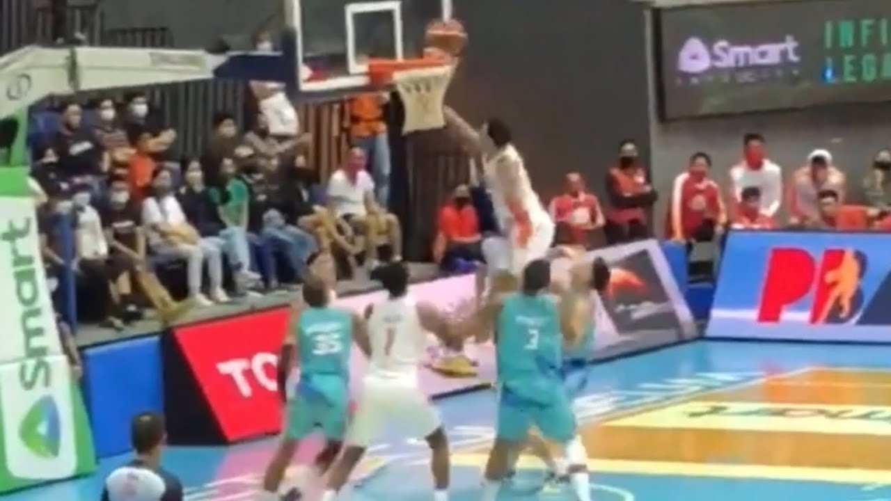 Jamie Malonzo slaps the ball off the board; spectacular block vs Phoenix | PBA live