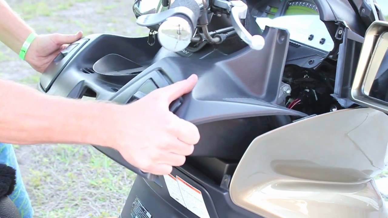Suzuki Burgman 650 Front Panel Removal without removing the handlebar cover | MicBergsma