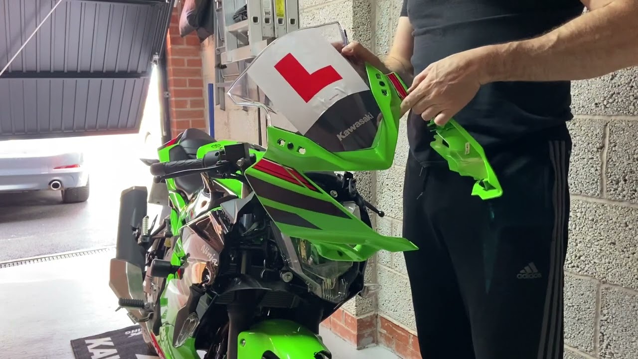 Ninja 125 Rebuild Begins (Cowling removal)