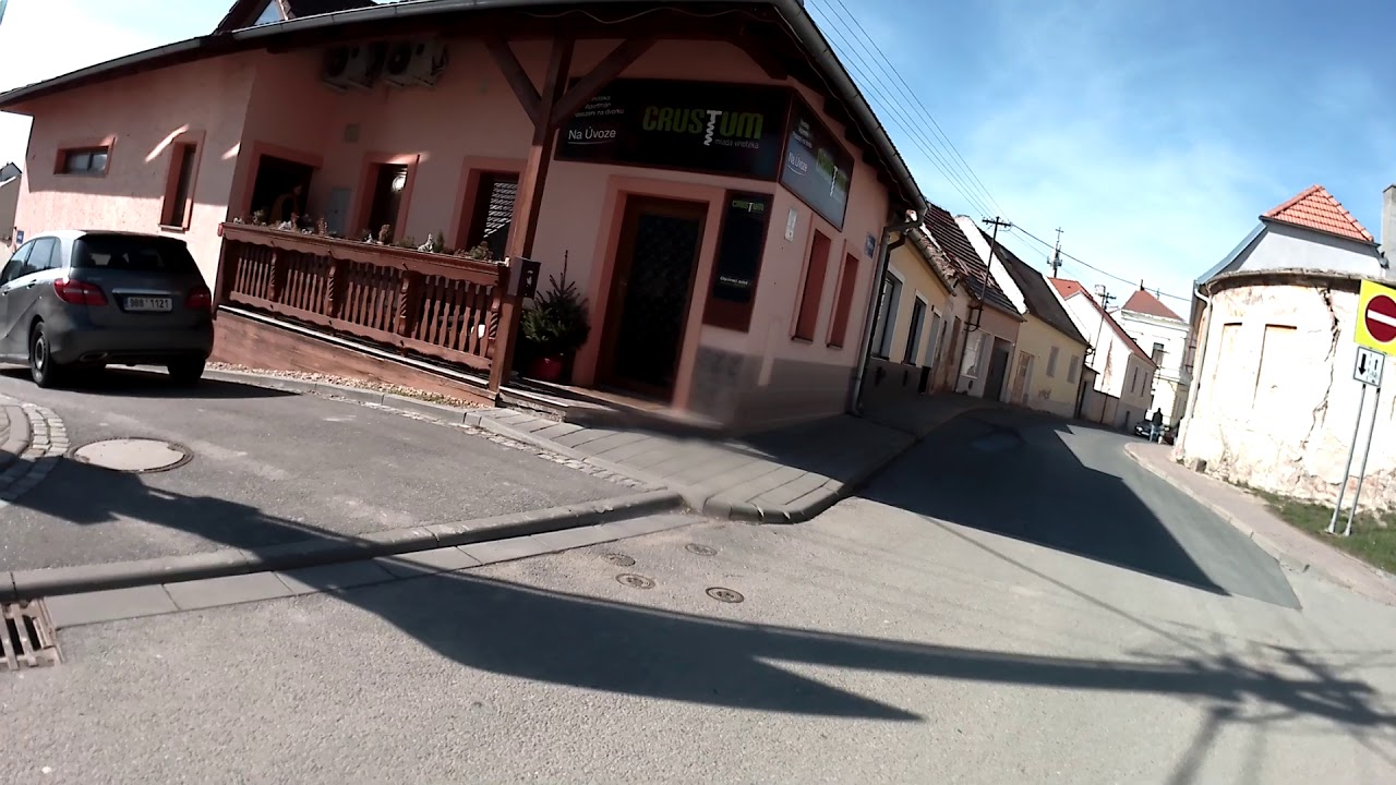 Elektrick&aacute; skl&aacute;dac&iacute; koloběžka CityBoss V5 v akci