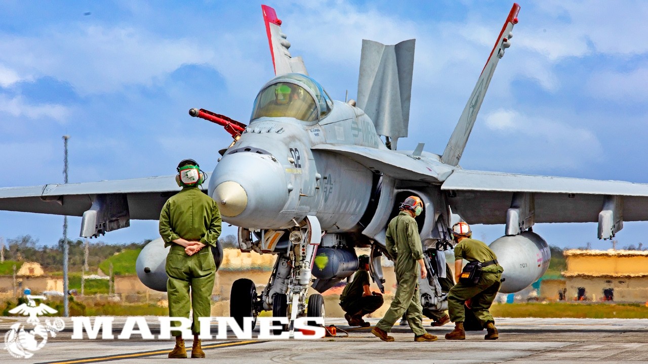 Корпус морской пехоты США: истребители F/A-18 Hornet во время военных учений на Гуаме