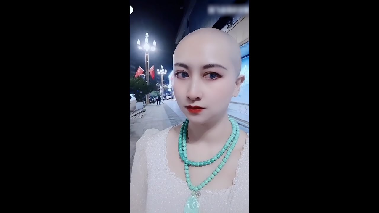 Beautiful girl's headshave 008
