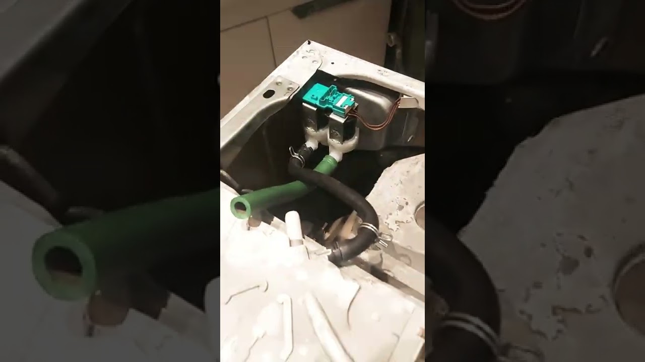 Bosch Maxx4 замена клапана подлодок и хомутов в стиральной машине бош на дому мастером в Киеве.
