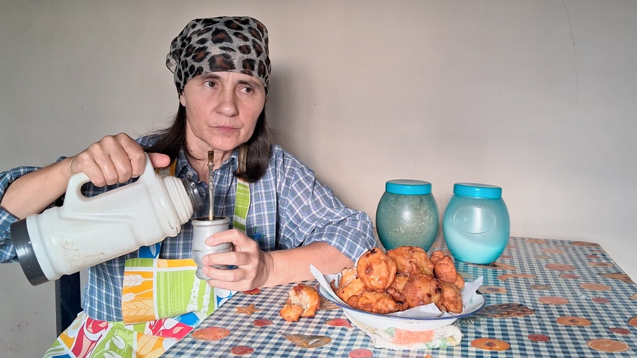 BUÑUELOS de MANZANA y MEMBRILLO ASÍ es vivir y TRABAJAR  en el CAMPO ARGENTINO, vida rural