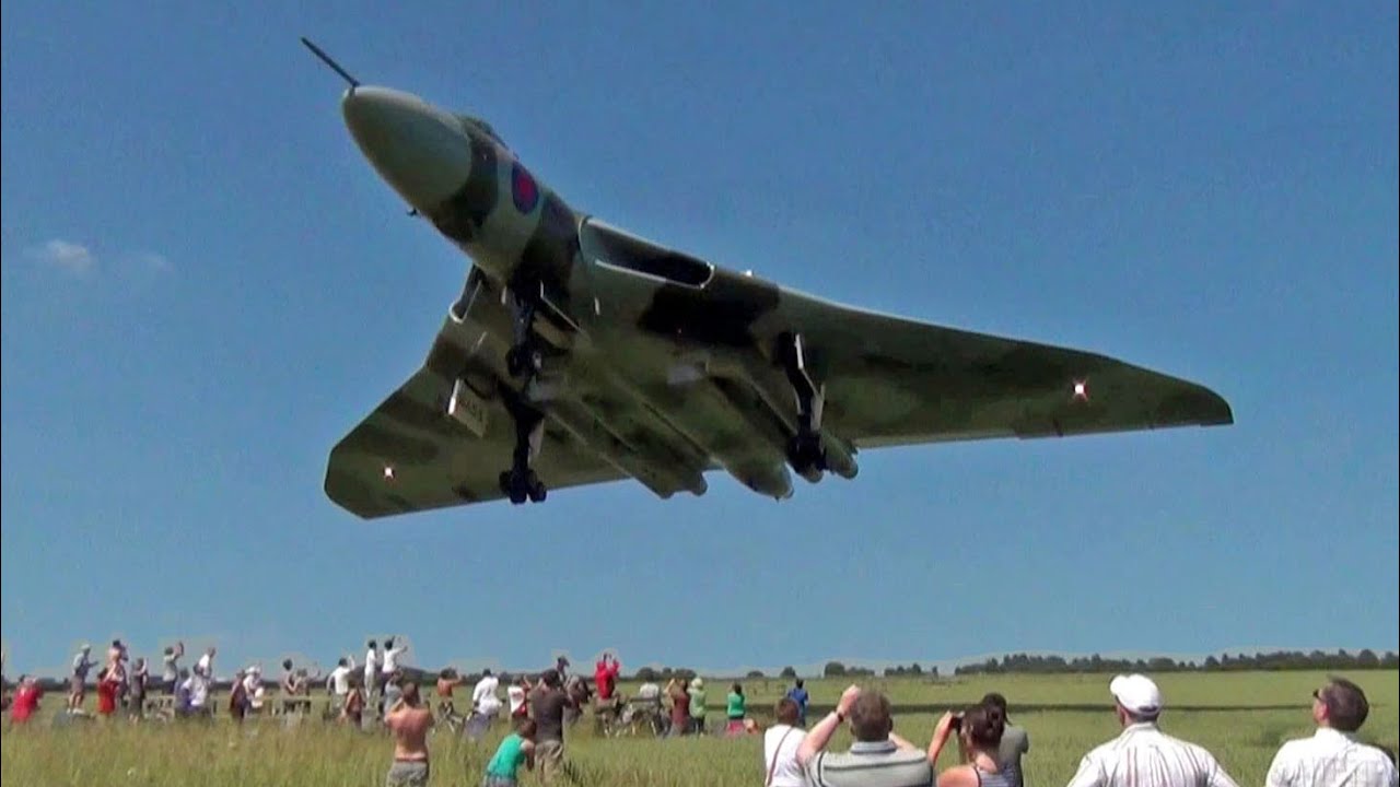 The Greatest Low Flybys & Airshow Moments 