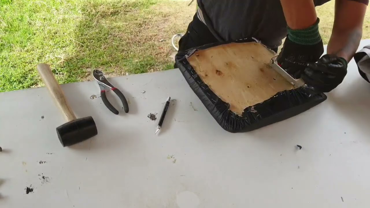 Tapizando un banco de barra!! Cómo me quedó?