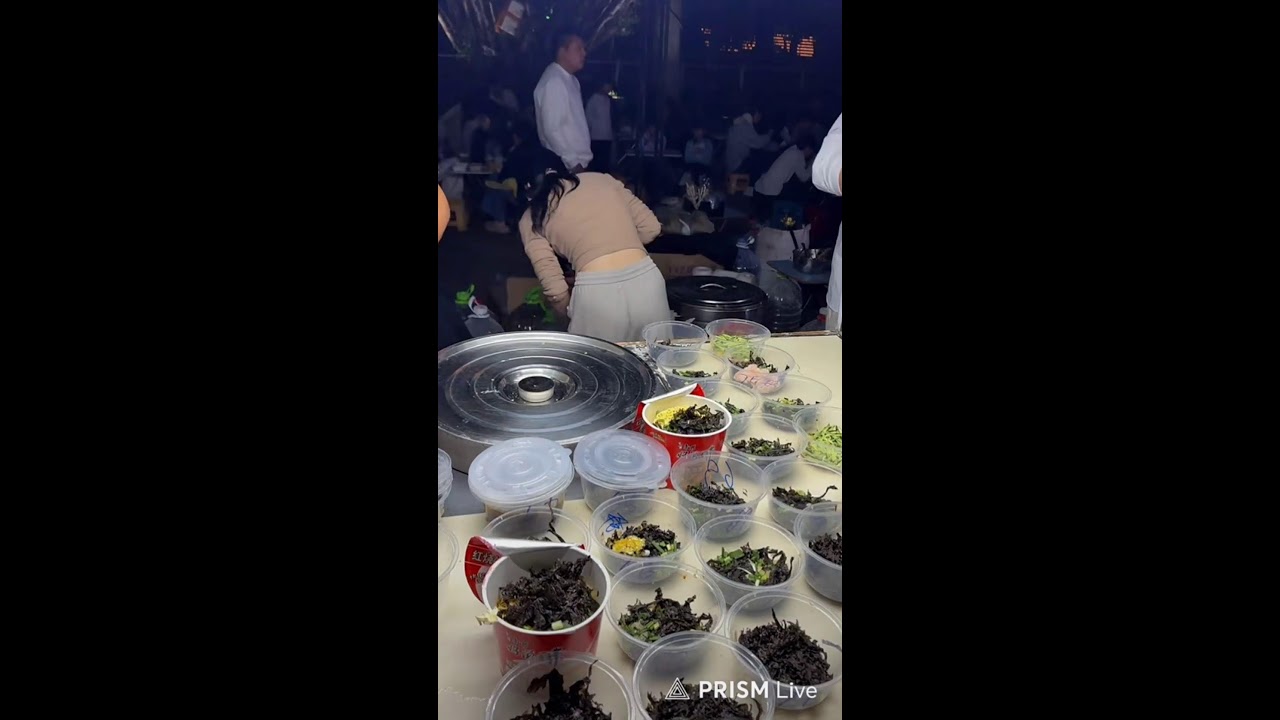 Chinese Woman expert in cooking.